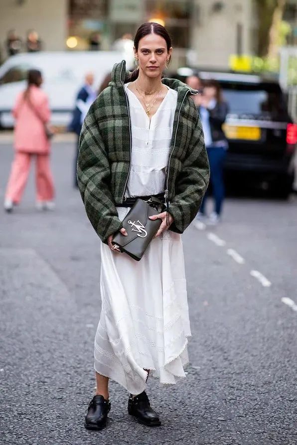 外套裡面別總穿衛衣了，今冬這樣穿最流行