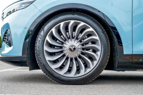 喜歡自駕遊，建議買四驅SUV，看看這兩款，爬坡有勁、安全、舒適