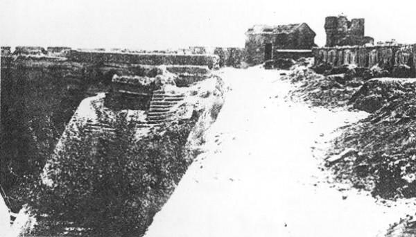 許世友攻打濰縣14天未攻克，小班長用竹竿發明一武器，3天破城