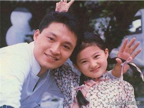 著名童星金銘：9歲爆紅成團寵、在巔峰時退圈，她都經歷了什麼？