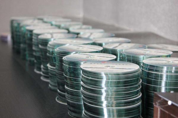 為什麼現在有人回收DVD舊光碟,廢舊光碟到底有什麼價值? 為什麼現在有人回收DVD舊光碟,廢舊光碟到底有什麼價值?