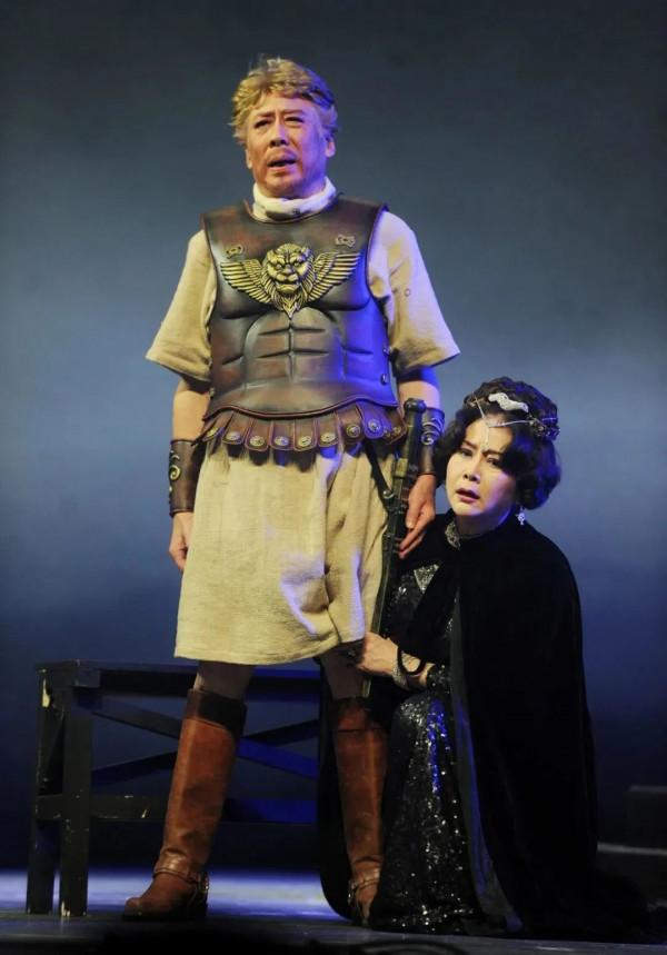 是“莎劇王子”，也是“最經典康熙”，焦晃60年深耕戲劇舞臺拿下“終身成就”