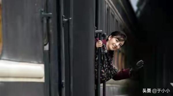 《霞光》開播，三集兩個看點，佟麗婭的角色到底踩了多少坑？