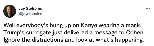 嚇人!侃爺戴白人女性頭套現身紐約機場,網友:這是心肺復甦課? 嚇人!侃爺戴白人女性頭套現身紐約機場,網友:這是心肺復甦課?