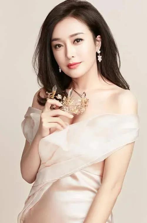 秦嵐：甜美優雅，曾經是黃曉明的最愛