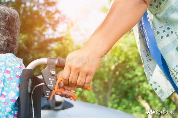 75歲的老丁克,晚年的現狀引人警醒:有些事,年輕時想得太簡單 75歲的老丁克,晚年的現狀引人警醒:有些事,年輕時想得太簡單