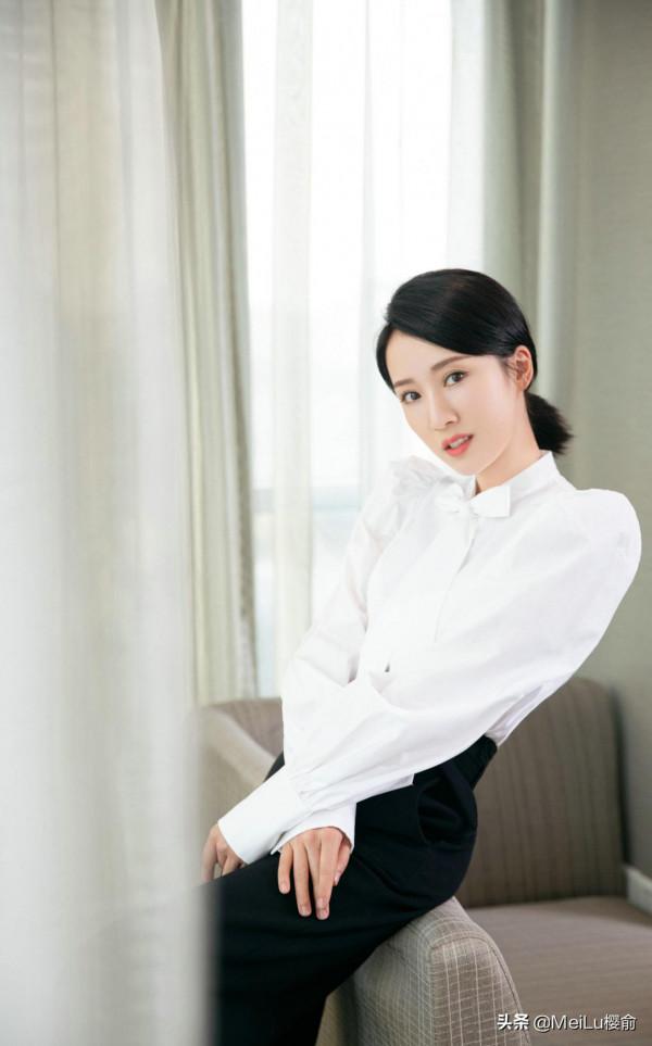 李念不僅漂亮還很時尚,氣質女神,風姿綽約 李念不僅漂亮還很時尚,氣質女神,風姿綽約