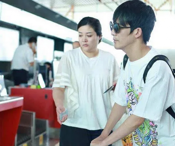 打不過女友,因分手大哭到休克,隱婚5年的大張偉為何拒絕生孩子 打不過女友,因分手大哭到休克,隱婚5年的大張偉為何拒絕生孩子