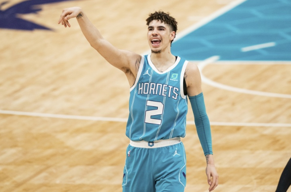 卡椒合體！出席快船新球館奠基，戈登不滿火箭，美媒重排20年選秀