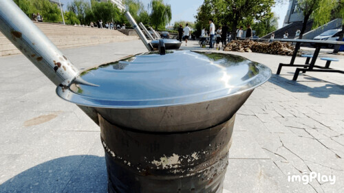 高校支起大鐵鍋做全魚宴！連吃十天不要錢……