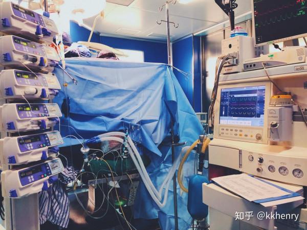 主任，我們必須終止這臺手術