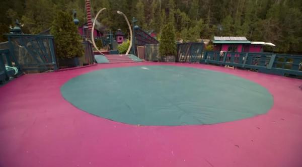 外國牛人自制人工小島，一住就是29年