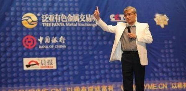 郎鹹平：學渣逆襲成學霸，好好的經濟專家不做，要做“江湖騙子”