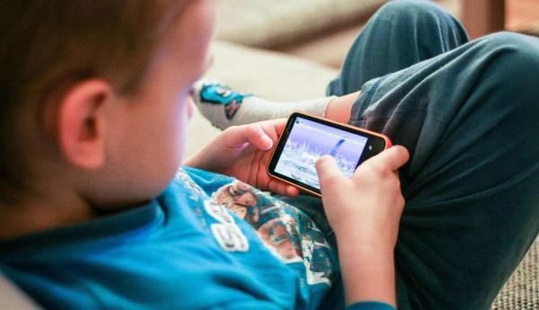 &OpenCurlyDoubleQuote;媽媽，為什麼我不能玩手機？&rdquo;這位母親的回答堪稱人生教科書