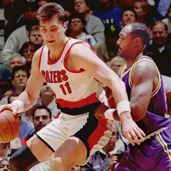 帶著殘疾人停車牌打球！掀翻美國夢之隊一條腿就能跟奧尼爾五五開