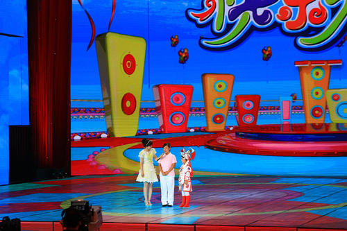 3歲上央視春晚舞臺，母親患病父親車禍，演出掙錢撐起整個家