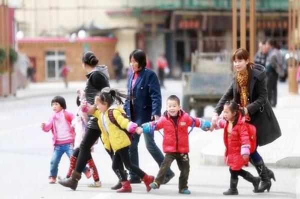 最新催生方式：地鐵調整兒童乘車規則，“二孩三孩”乘坐地鐵免票