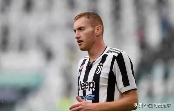 英超訊息彙總:B費和B席分別當選曼聯和曼城2021年度最佳球員 英超訊息彙總:B費和B席分別當選曼聯和曼城2021年度最佳球員