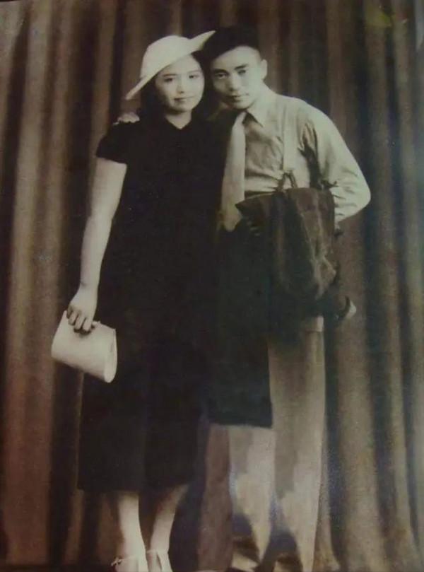 王曼霞是周總理親選臥底，嫁給蔣介石愛將，暴露後讓丈夫二選一