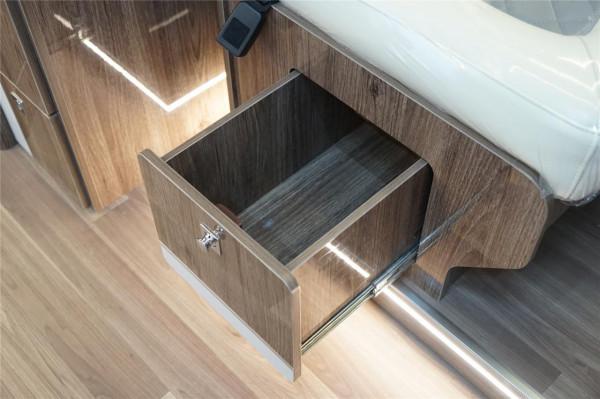 想要又大又豪華的客廳?這賽沸爾房車,兼顧旅居商務的最佳車型 想要又大又豪華的客廳?這賽沸爾房車,兼顧旅居商務的最佳車型