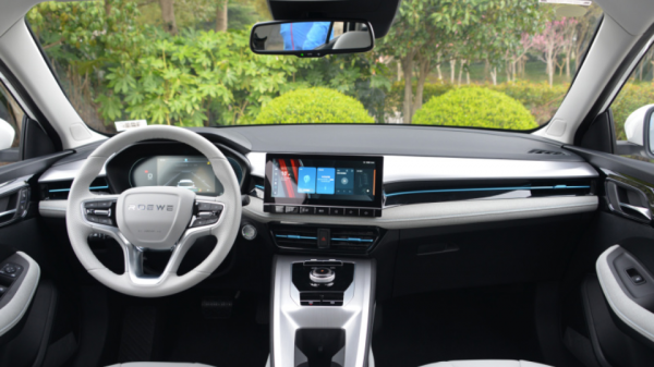 榮威Ei5：近5百元的小保養，比油車還貴，買它圖啥？