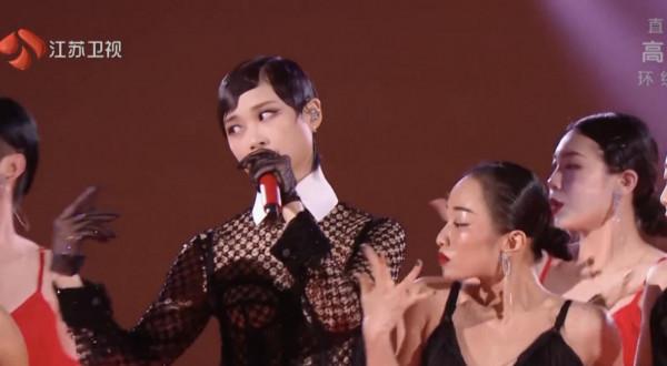江蘇跨年:蔡徐坤氣派十足,陳偉霆大翻車,李宇春憑啥6年壓軸? 江蘇跨年:蔡徐坤氣派十足,陳偉霆大翻車,李宇春憑啥6年壓軸?