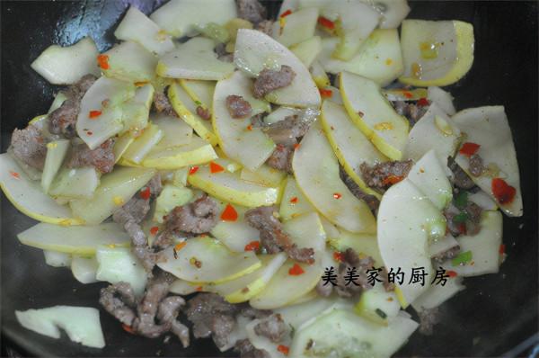 秋意漸濃，這菜抓緊吃，農村到處是，清潤爽脆跟肉是絕配