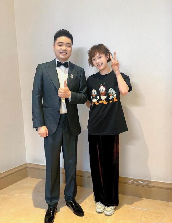 孫儷逛街被偶遇，三十多度穿貂有勇氣，不愧是養生達人