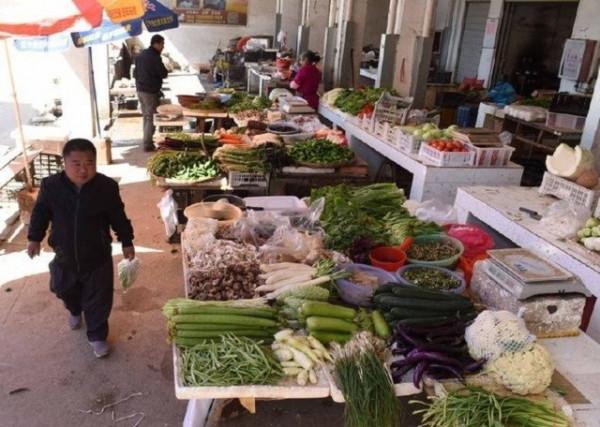 他身高1米2,結婚後幫2個弟弟娶媳婦,今一家10口住別墅不分家 他身高1米2,結婚後幫2個弟弟娶媳婦,今一家10口住別墅不分家