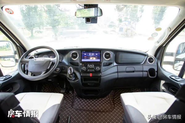 全新下線的國產房車,價格不變水電升級,配2.3米雙人床同類最大 全新下線的國產房車,價格不變水電升級,配2.3米雙人床同類最大