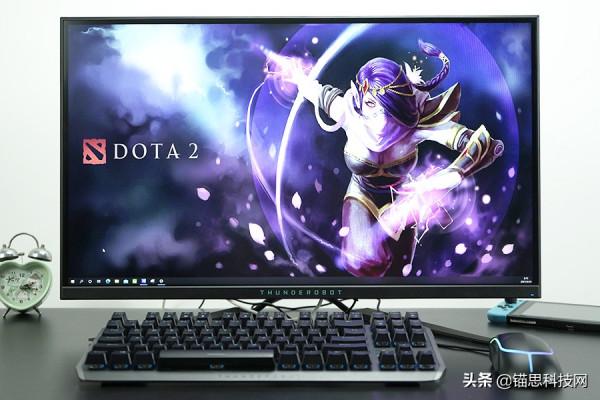 雷神銀翼顯示器評測:電競級硬核配置融合二次元機甲美學 雷神銀翼顯示器評測:電競級硬核配置融合二次元機甲美學