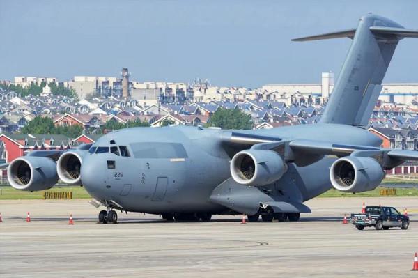 C-17“環球霸王”III運輸機圖集（200圖）