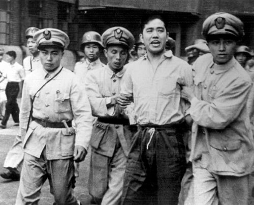 1954年春節，金日成送來24箱蘋果，毛主席為何看完後愁眉深鎖？