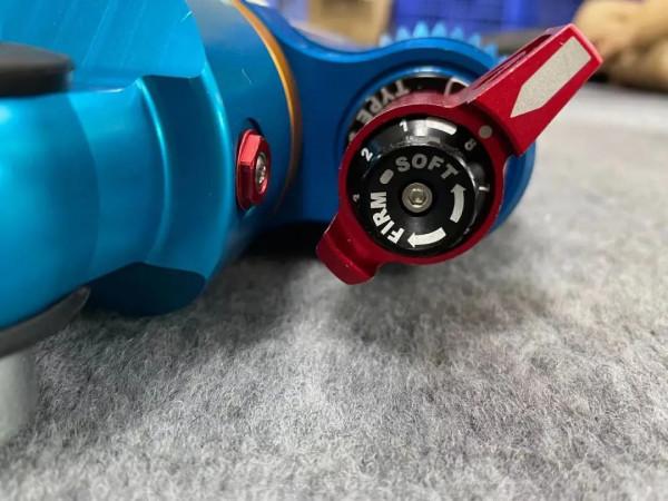 阿娜亞房車裝配紅人減震器,安全性、操控性再升級 阿娜亞房車裝配紅人減震器,安全性、操控性再升級