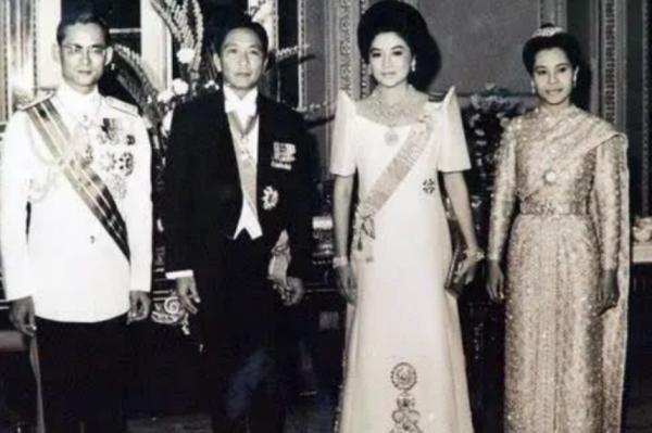 菲律賓前總統潛逃美國，下飛機時財產被沒收，光黃金就有300多箱