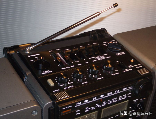 日立TRK-9150收錄機是在1979年推出的一款可分體式立體聲音響