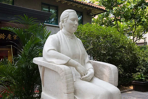 她是宋慶齡身邊不拿槍的警衛,一生未嫁,為何死後能與宋慶齡合葬 她是宋慶齡身邊不拿槍的警衛,一生未嫁,為何死後能與宋慶齡合葬