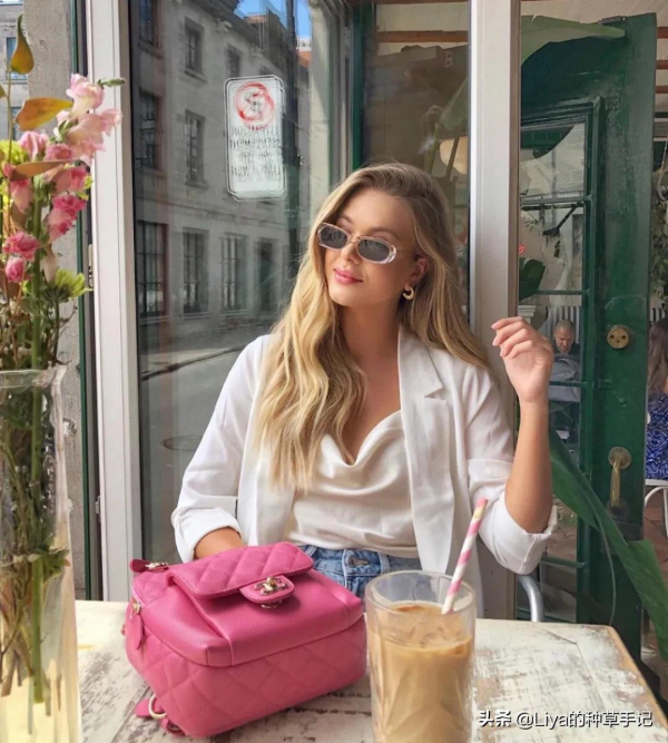 別再披頭散髮了！這3款秋日髮型，又美又撩人