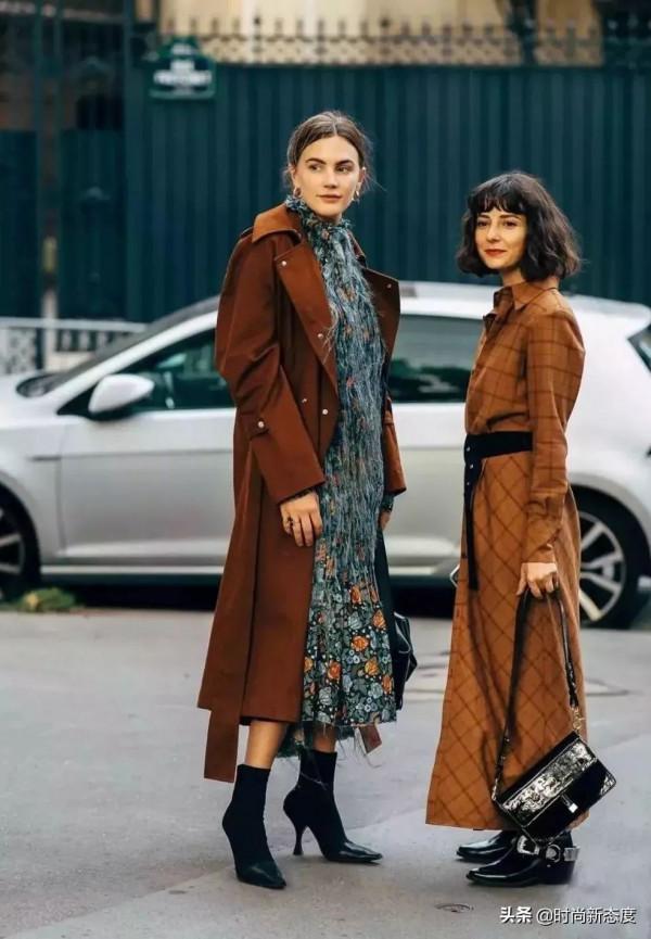 突然發現：今春“膝下裙+小靴子”很流行，時髦洋氣顯瘦還不貴