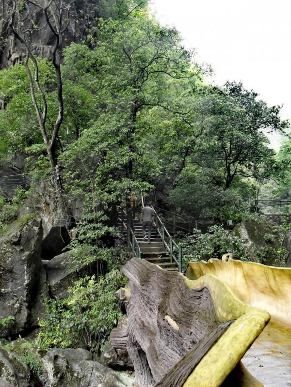 天景山仙人橋景區:有“天上美景,人間仙境”之美譽 天景山仙人橋景區:有“天上美景,人間仙境”之美譽