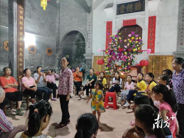 嶺南人的中秋開啟方式｜朝著月亮拜個禮，美食裡藏著中秋密碼