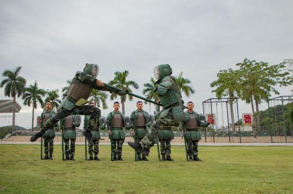 聚焦實戰！武警官兵組織開展刺殺對抗訓練