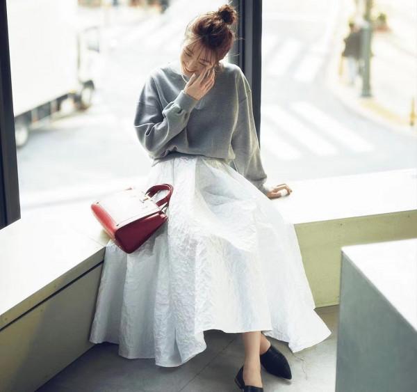 再普通的單品，遇上珍珠項鍊也會變得優雅，有內涵的女人都愛戴