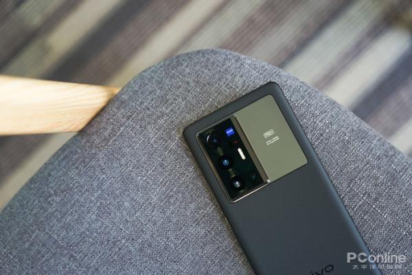 高階感是什麼?盤點三臺素皮工藝加持的旗艦手機 高階感是什麼?盤點三臺素皮工藝加持的旗艦手機