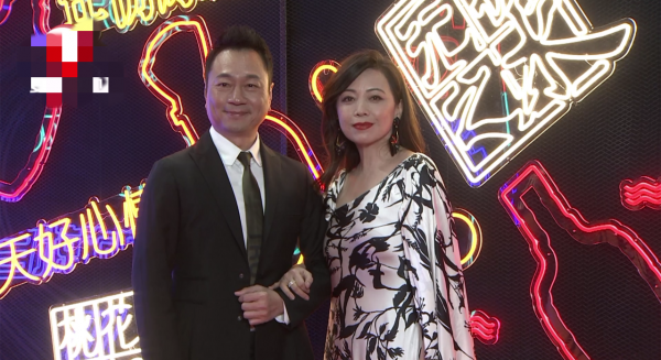 國劇盛典星光黯淡：鄧萃雯黎耀祥紅毯合體，董潔穿得像剝皮火腿腸