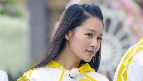 李沁兩年前上《跑男》，誰記得鄧超對她的介紹，現在看來完全印證