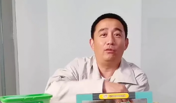 發腮禿頭、酒糟鼻、大肚腩，還有塑膠僵臉，中年男星的辣眼震撼