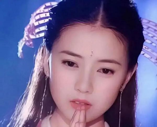 42歲高圓圓近照曝光，還是你心目中那個女神嗎？