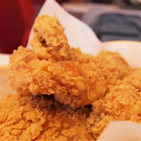 40天就出欄的白羽雞是激素雞還是6翅8腿的怪雞呢？