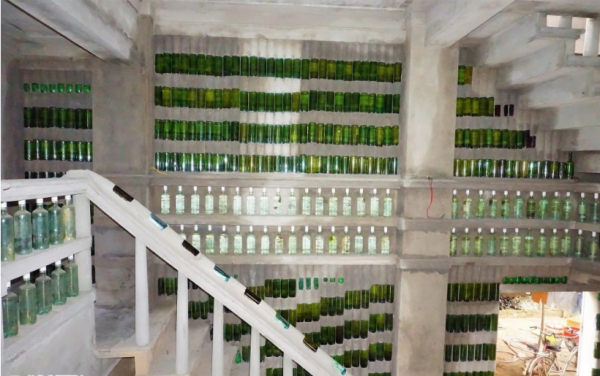 越南男子用撿來的酒瓶子造出了一座房子，花費了15年的時間